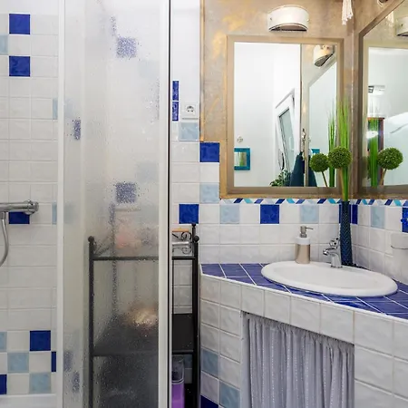 2 Bedroom Awesome In *